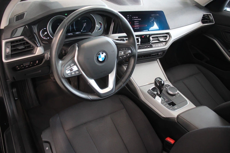 BMW 320 2.0 TDI/190HP/APPLECP/CAM/NAVI/169c , снимка 9 - Автомобили и джипове - 47714940