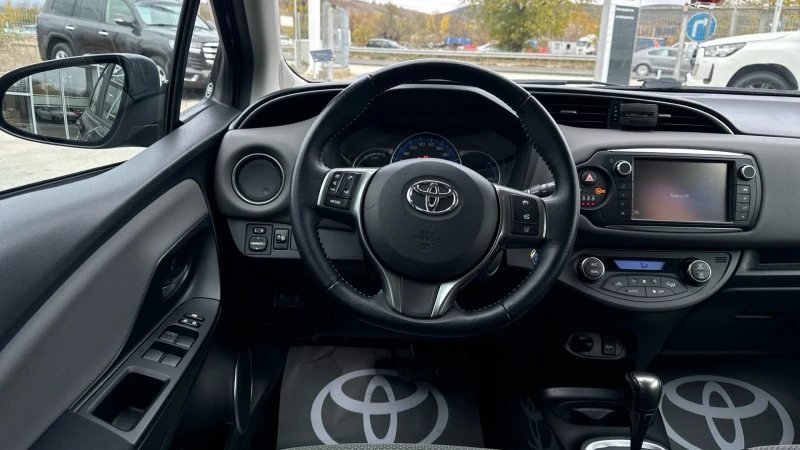 Toyota Yaris 1.5 HSD ACTIVE, снимка 14 - Автомобили и джипове - 48016330