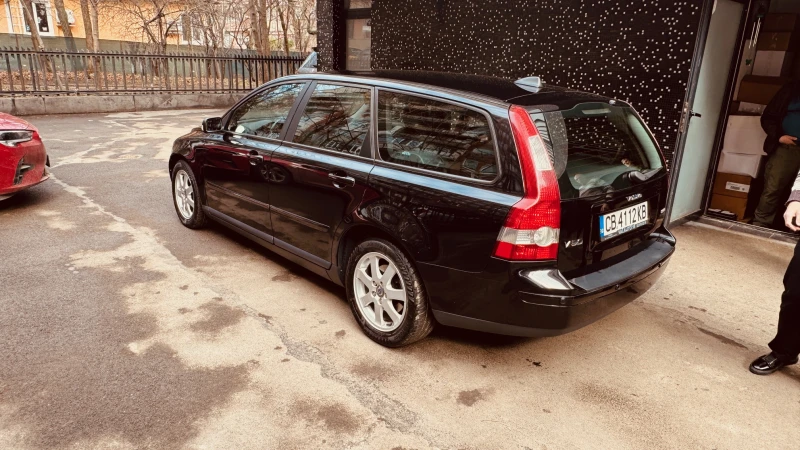 Volvo V50 комби, снимка 4 - Автомобили и джипове - 51611670