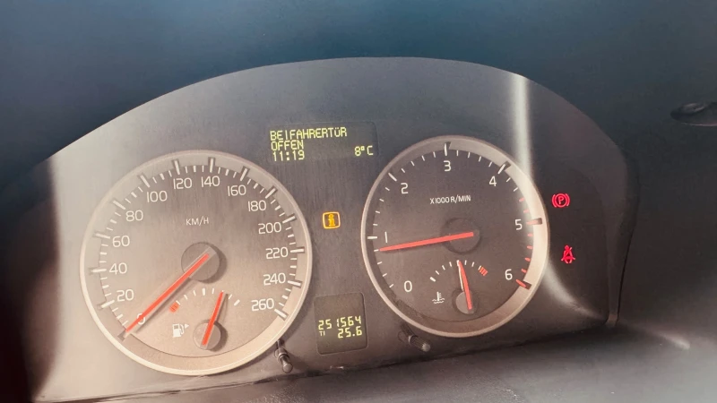 Volvo V50 комби, снимка 6 - Автомобили и джипове - 51611670