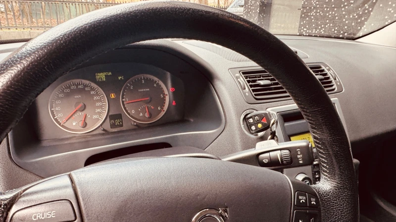 Volvo V50 комби, снимка 5 - Автомобили и джипове - 51611670