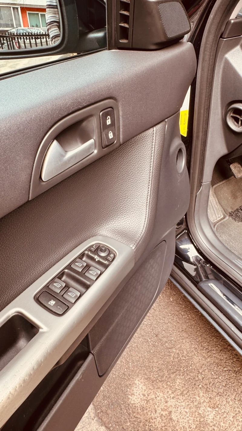 Volvo V50 комби, снимка 10 - Автомобили и джипове - 51611670