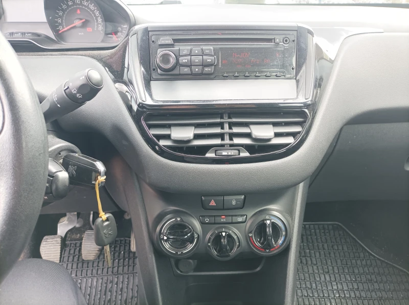 Peugeot 208 1.0 BENZIN НА  ЧАСТИ , снимка 14 - Автомобили и джипове - 49847754