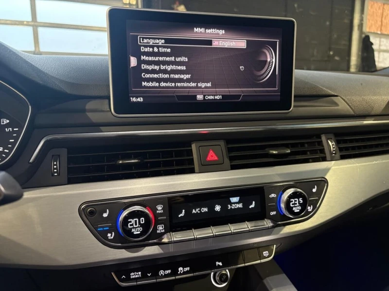 Audi A4 * 4dr Sdn Auto Technik quattro* NO ACCIDNT* HEADS , снимка 16 - Автомобили и джипове - 52867404