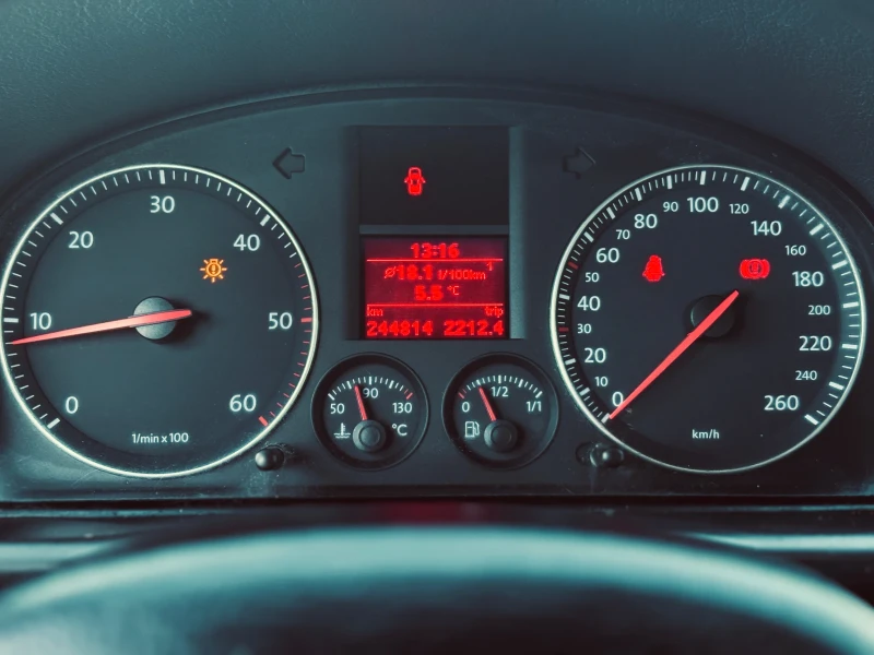 VW Touran VW Touran 1.9TDI 105, снимка 12 - Автомобили и джипове - 52935769