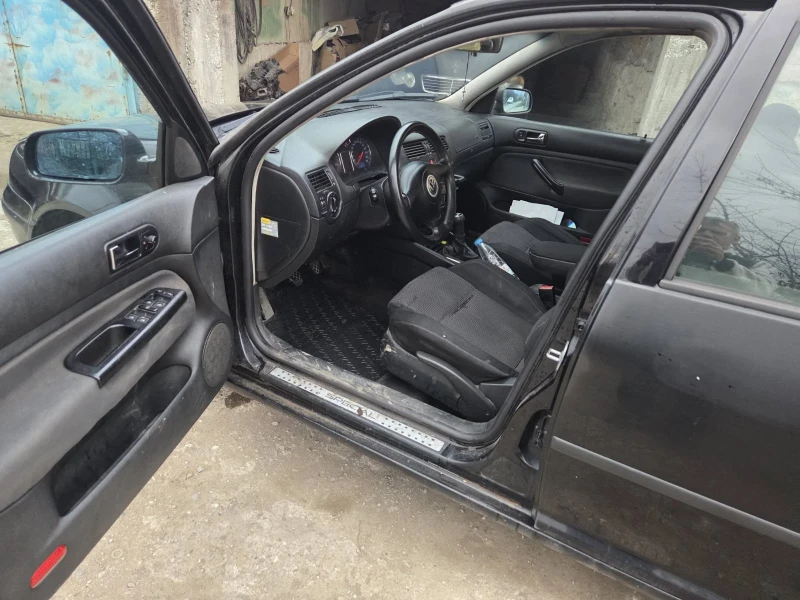 VW Golf 1.9 TDI, снимка 6 - Автомобили и джипове - 53405032