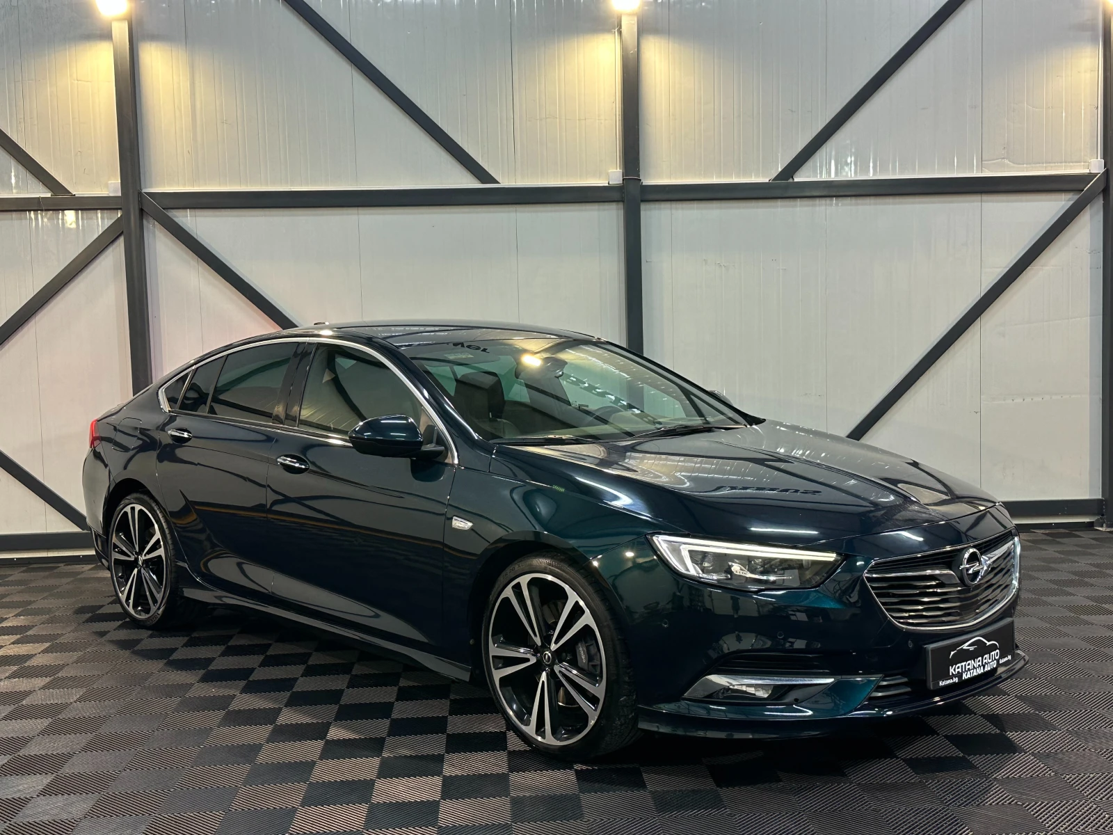 Opel Insignia EXCLUSIVE* 4x4* DISTR*  МАСАЖ* ОБДУХВАНЕ* HEAD-UP*, снимка 2 - Автомобили и джипове - 47684323