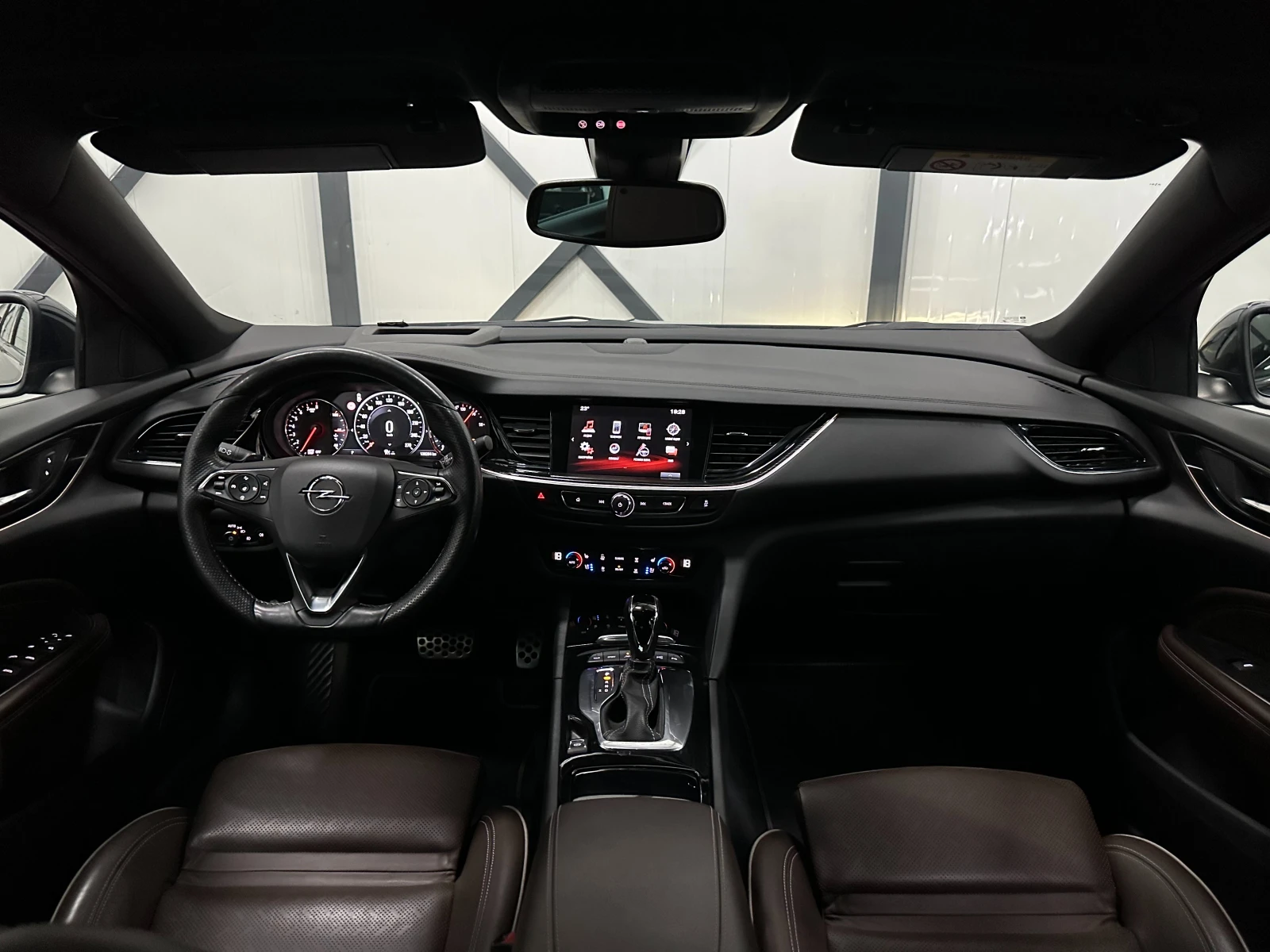 Opel Insignia EXCLUSIVE* 4x4* DISTR*  МАСАЖ* ОБДУХВАНЕ* HEAD-UP*, снимка 10 - Автомобили и джипове - 47684323