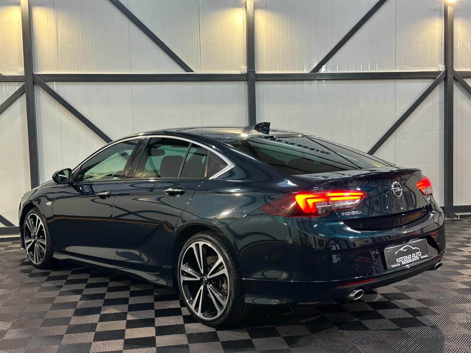 Opel Insignia EXCLUSIVE* 4x4* DISTR*  МАСАЖ* ОБДУХВАНЕ* HEAD-UP*, снимка 3 - Автомобили и джипове - 47684323
