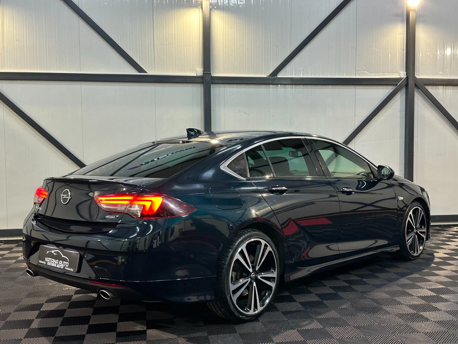 Opel Insignia EXCLUSIVE* 4x4* DISTR*  МАСАЖ* ОБДУХВАНЕ* HEAD-UP*, снимка 4 - Автомобили и джипове - 47684323