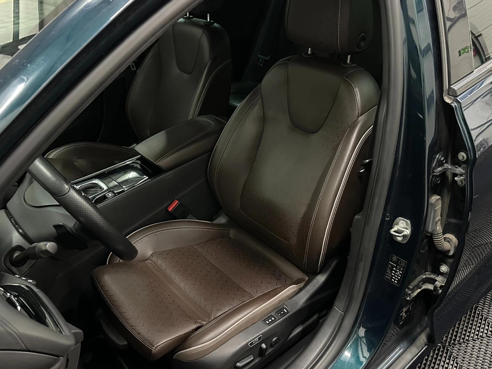Opel Insignia EXCLUSIVE* 4x4* DISTR*  МАСАЖ* ОБДУХВАНЕ* HEAD-UP*, снимка 16 - Автомобили и джипове - 47684323