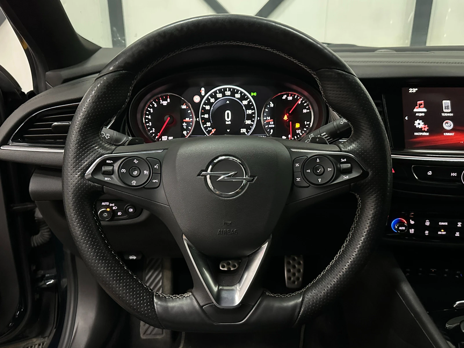 Opel Insignia EXCLUSIVE* 4x4* DISTR*  МАСАЖ* ОБДУХВАНЕ* HEAD-UP*, снимка 11 - Автомобили и джипове - 47684323