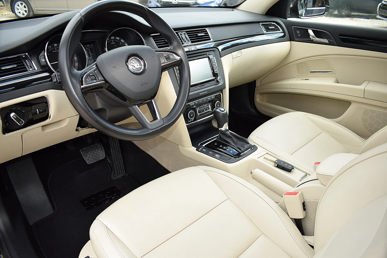 Skoda Superb 2.0ШВЕЙЦАРИЯ-КОЖА/НАВИ/КСЕНОН/ДВД/ПАНОРАМА/МЕМОРИ - изображение 7