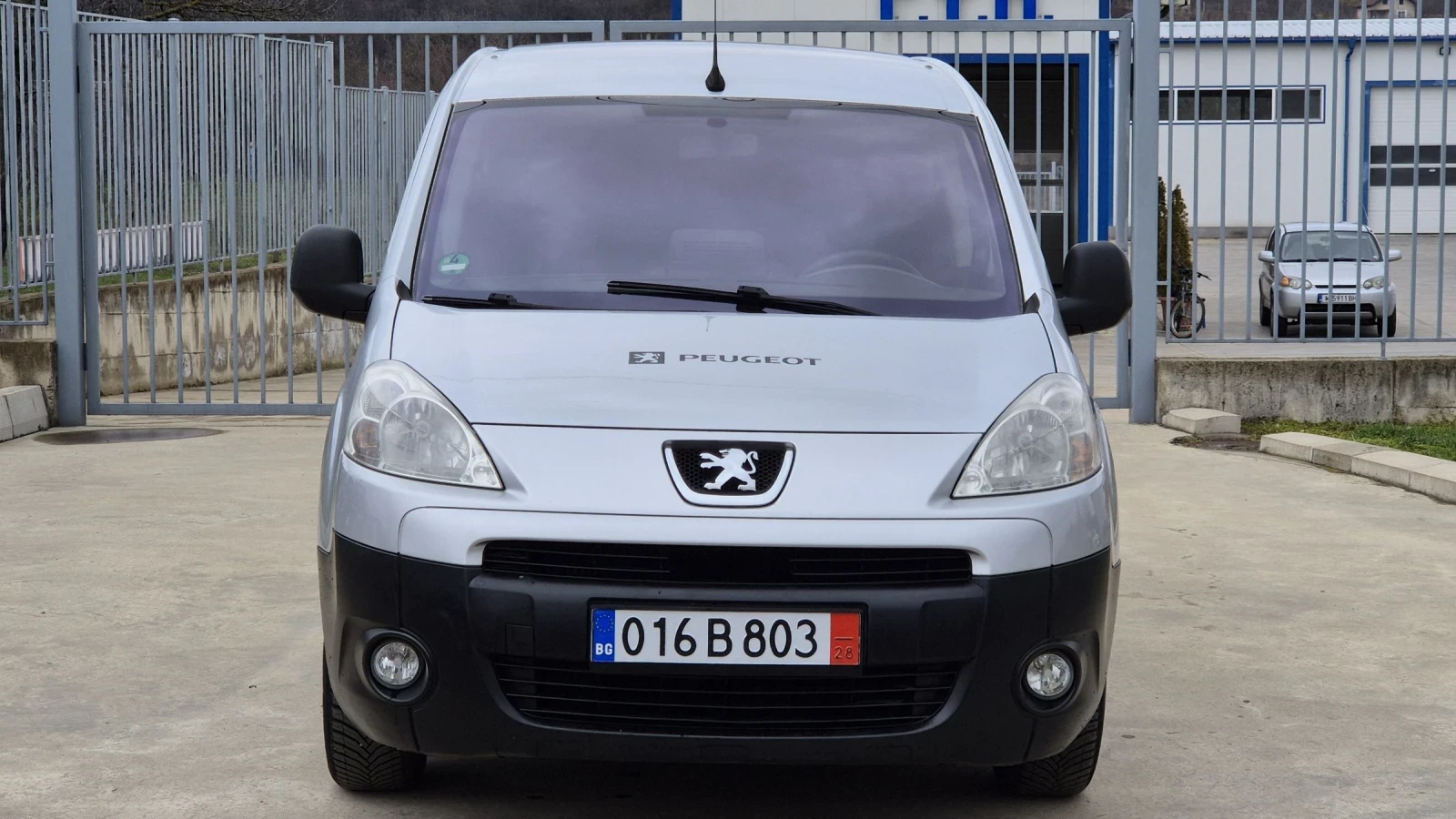 Peugeot Partner 1.6HDI 90К.С* MAXI БАЗА* FULL EXTRI, снимка 10 - Автомобили и джипове - 53949350