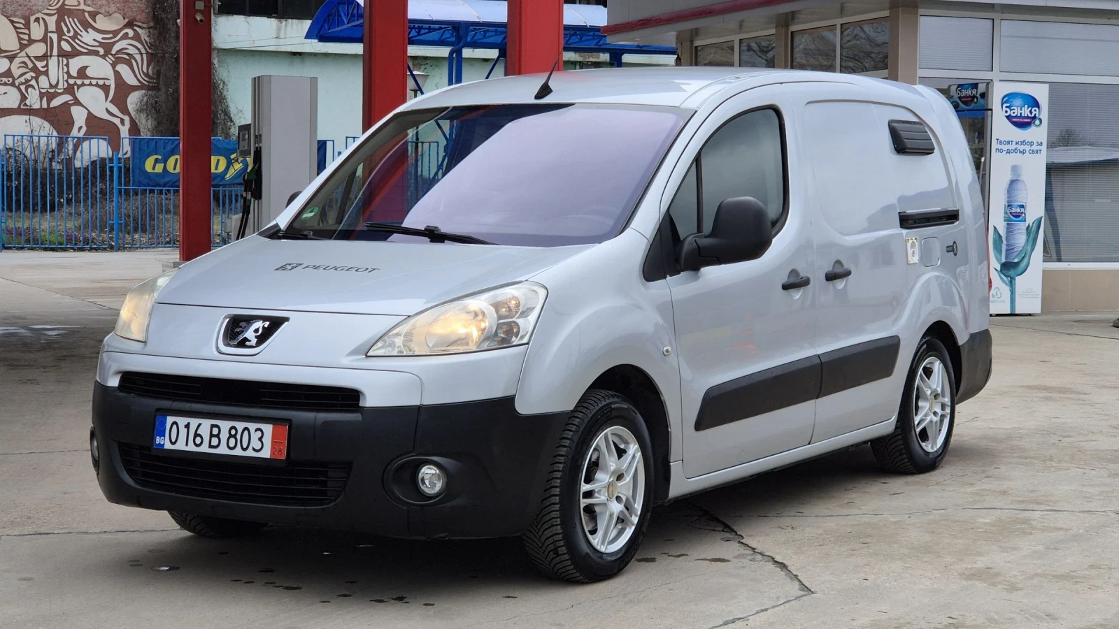 Peugeot Partner 1.6HDI 90К.С* MAXI БАЗА* FULL EXTRI, снимка 2 - Автомобили и джипове - 53949350