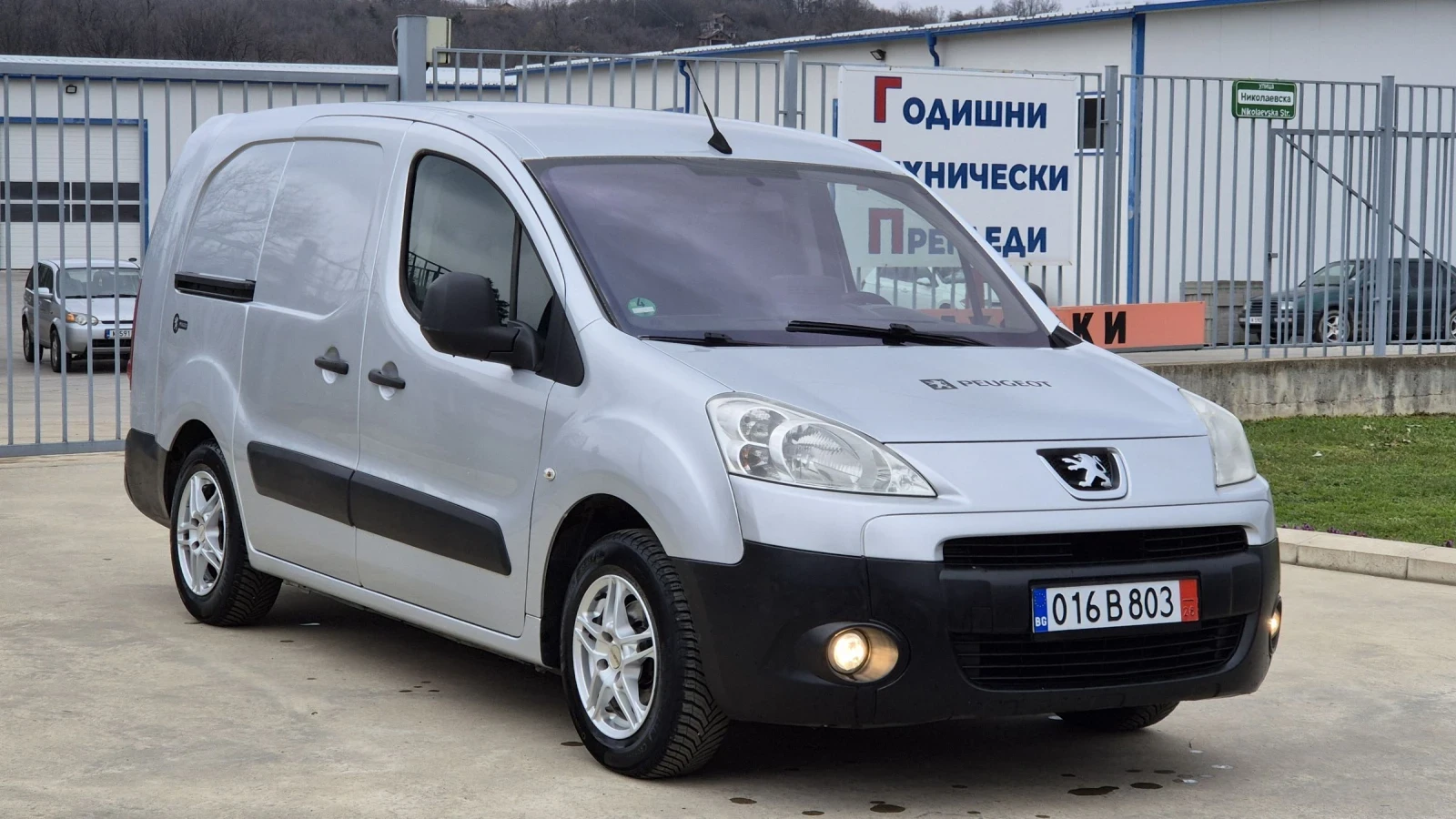 Peugeot Partner 1.6HDI 90К.С* MAXI БАЗА* FULL EXTRI, снимка 8 - Автомобили и джипове - 53949350
