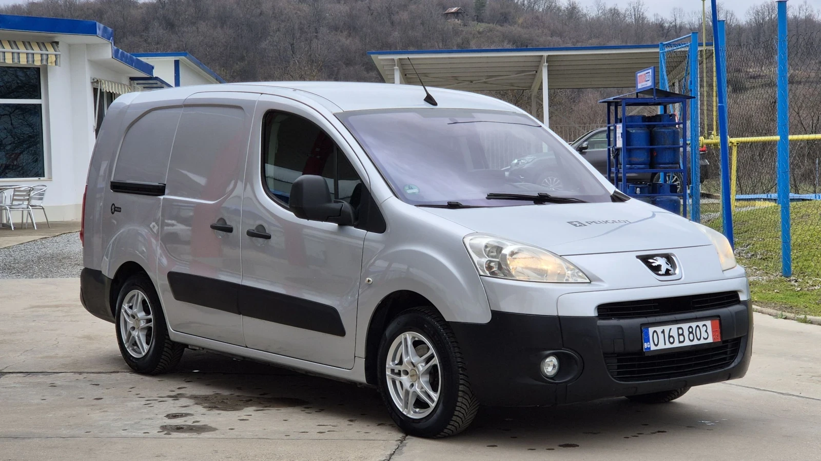 Peugeot Partner 1.6HDI 90К.С* MAXI БАЗА* FULL EXTRI