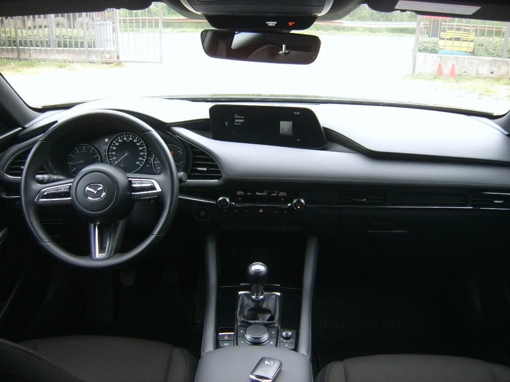 Mazda 3 2, 0 i, снимка 8 - Автомобили и джипове - 54357228