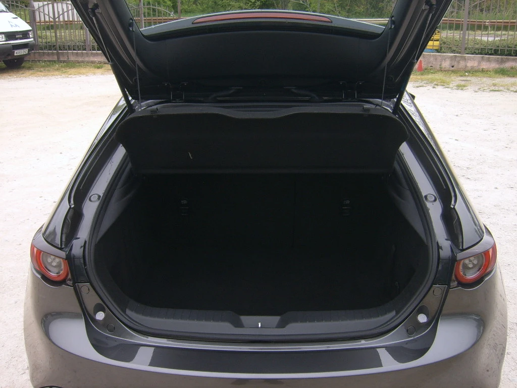 Mazda 3 2, 0 i, снимка 14 - Автомобили и джипове - 54357228