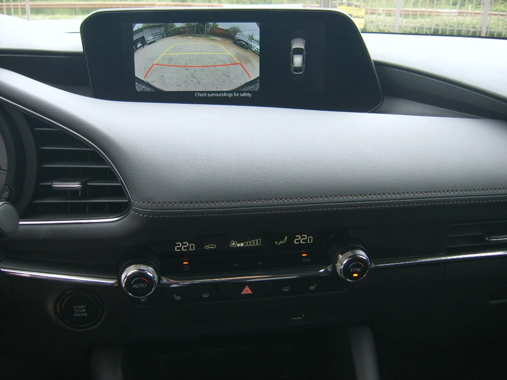 Mazda 3 2, 0 i, снимка 9 - Автомобили и джипове - 54357228