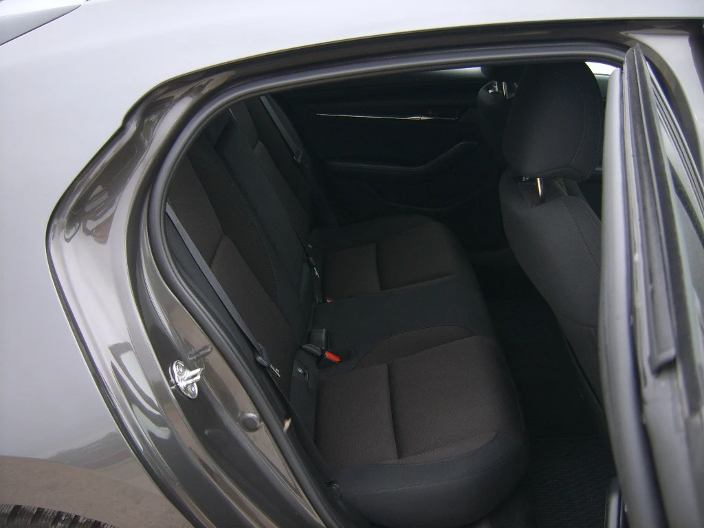 Mazda 3 2, 0 i, снимка 7 - Автомобили и джипове - 54357228