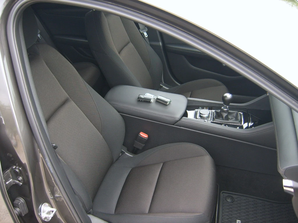 Mazda 3 2, 0 i, снимка 6 - Автомобили и джипове - 54357228