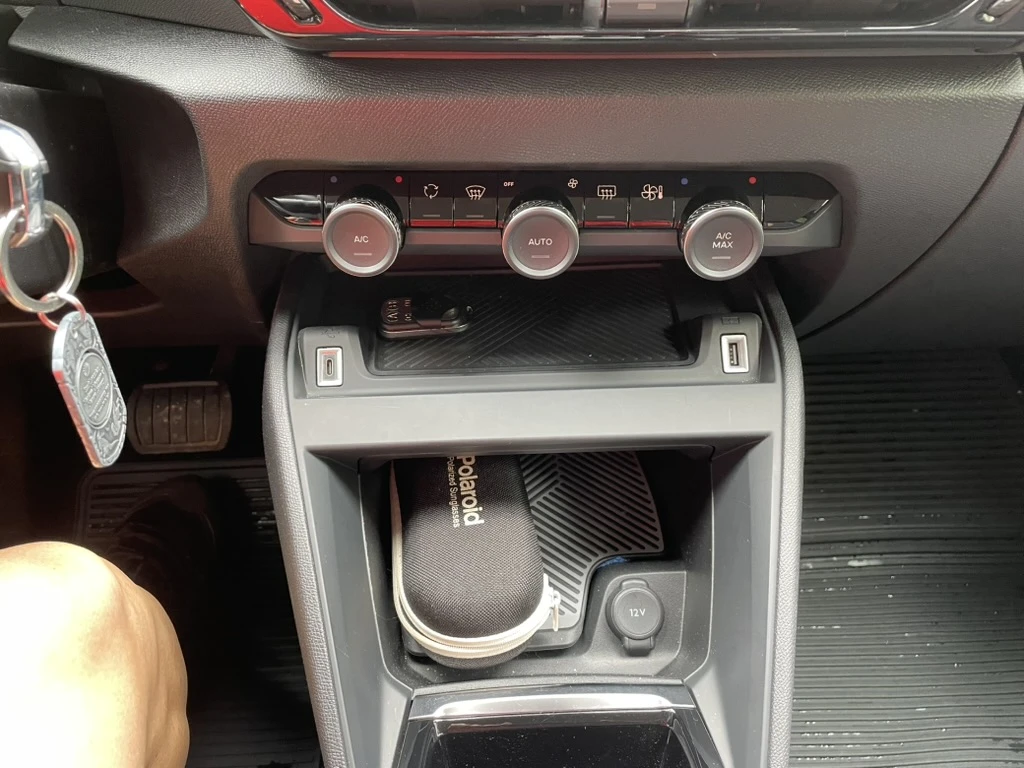 Citroen C4 PureTech 1.2, снимка 9 - Автомобили и джипове - 54796900