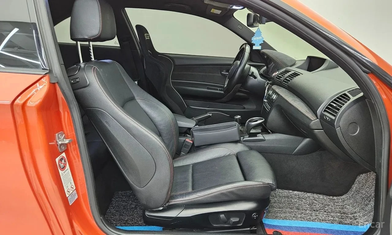 BMW 1M * Coupe * ПОДГРЕВ * ПАРКТРОНИЦИ * АВТОКРЕДИТ * , снимка 12 - Автомобили и джипове - 56105251