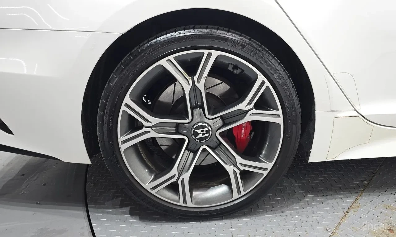 Kia Stinger * 3.3 Turbo AWD * ЦЕНА ДО БГ, снимка 16 - Автомобили и джипове - 56153476