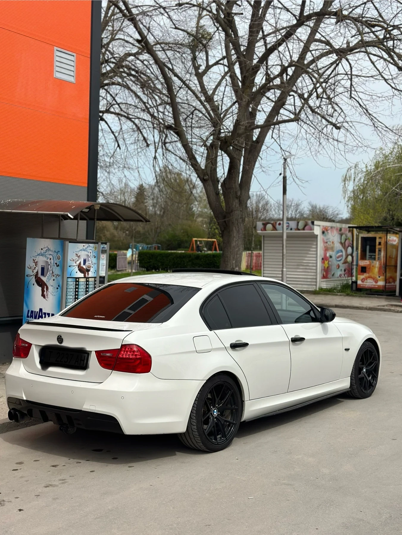 BMW 320 D, снимка 4 - Автомобили и джипове - 56184852