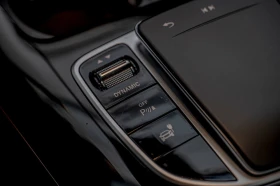 Mercedes-Benz EQC 400/4Matic/HuD/Burmester/AMG/Камера 360/Парфюм/, снимка 12