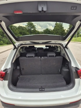 VW Tiguan Allspace 2.0TDI 7 Местен Digital Matrix Панорама , снимка 17