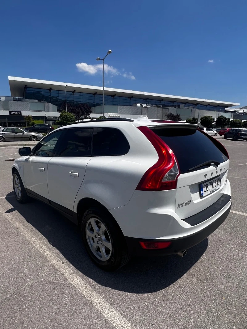 Volvo XC60 D4 AWD, снимка 3 - Автомобили и джипове - 46878466