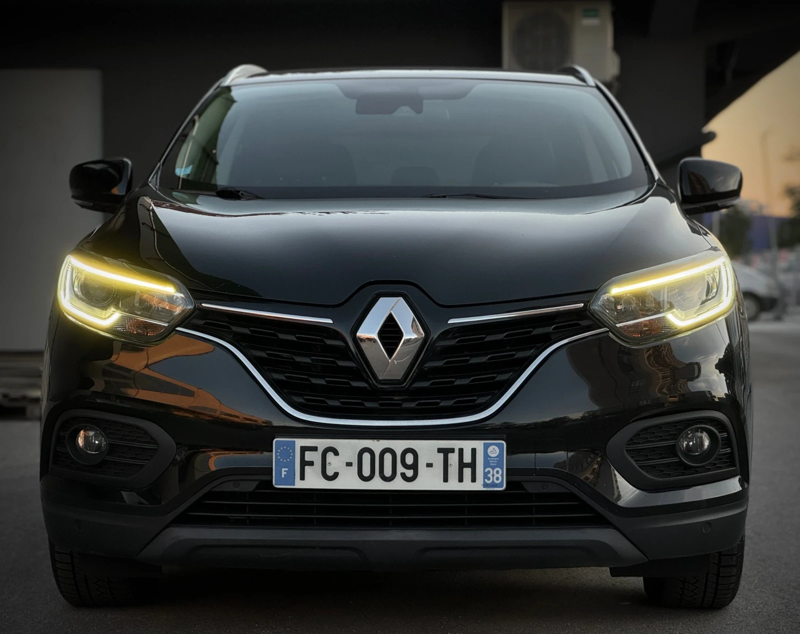 Renault Kadjar FACELIFT//  АВТОМАТ TCE140  - изображение 3