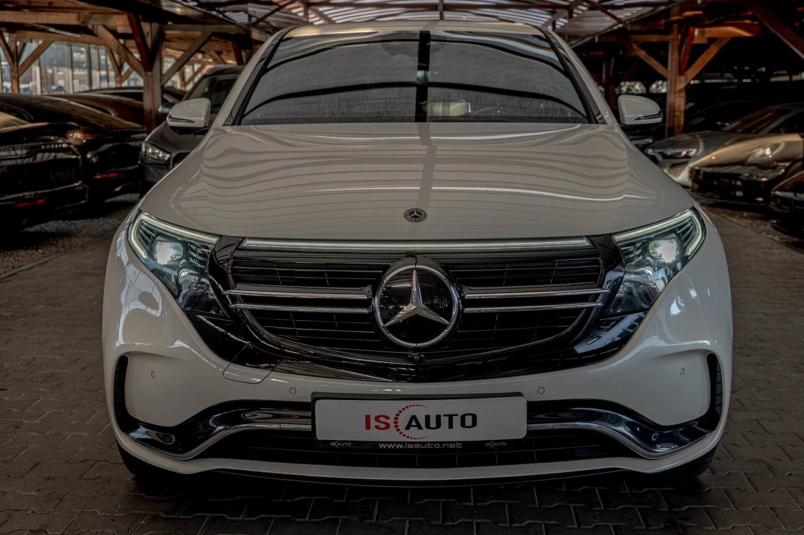 Mercedes-Benz EQC 400/4Matic/HuD/Burmester/AMG/Камера 360/Парфюм/ - изображение 2