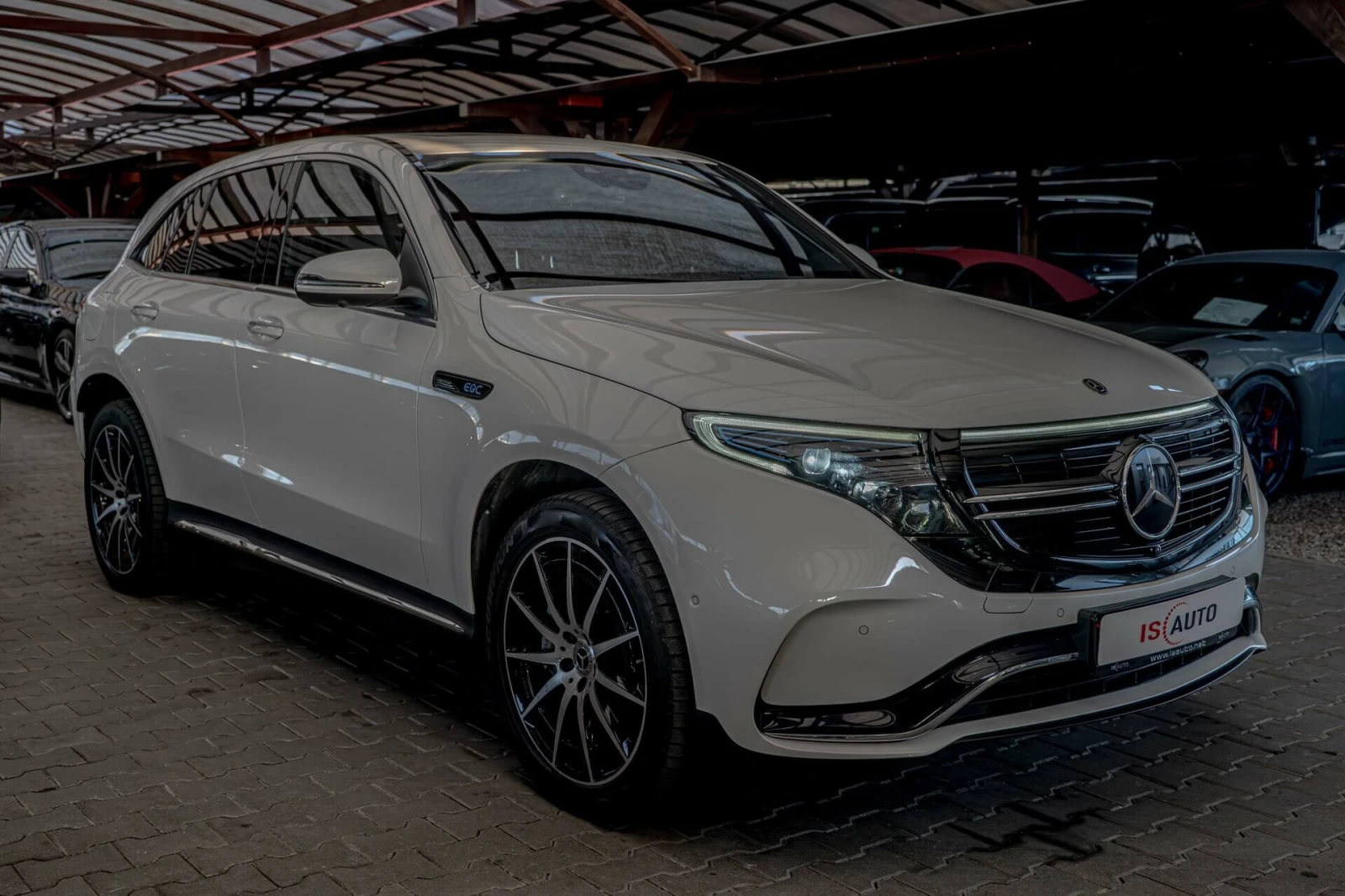 Mercedes-Benz EQC 400/4Matic/HuD/Burmester/AMG/Камера 360/Парфюм/ - изображение 3