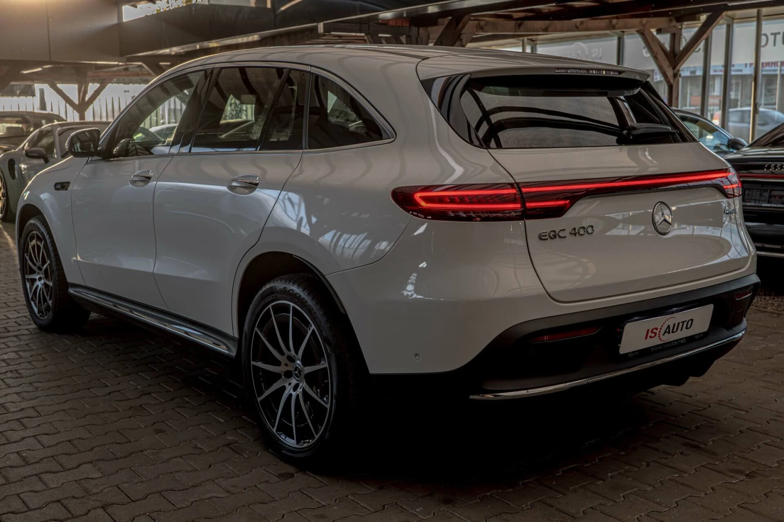 Mercedes-Benz EQC 400/4Matic/HuD/Burmester/AMG/Камера 360/Парфюм/ - изображение 5