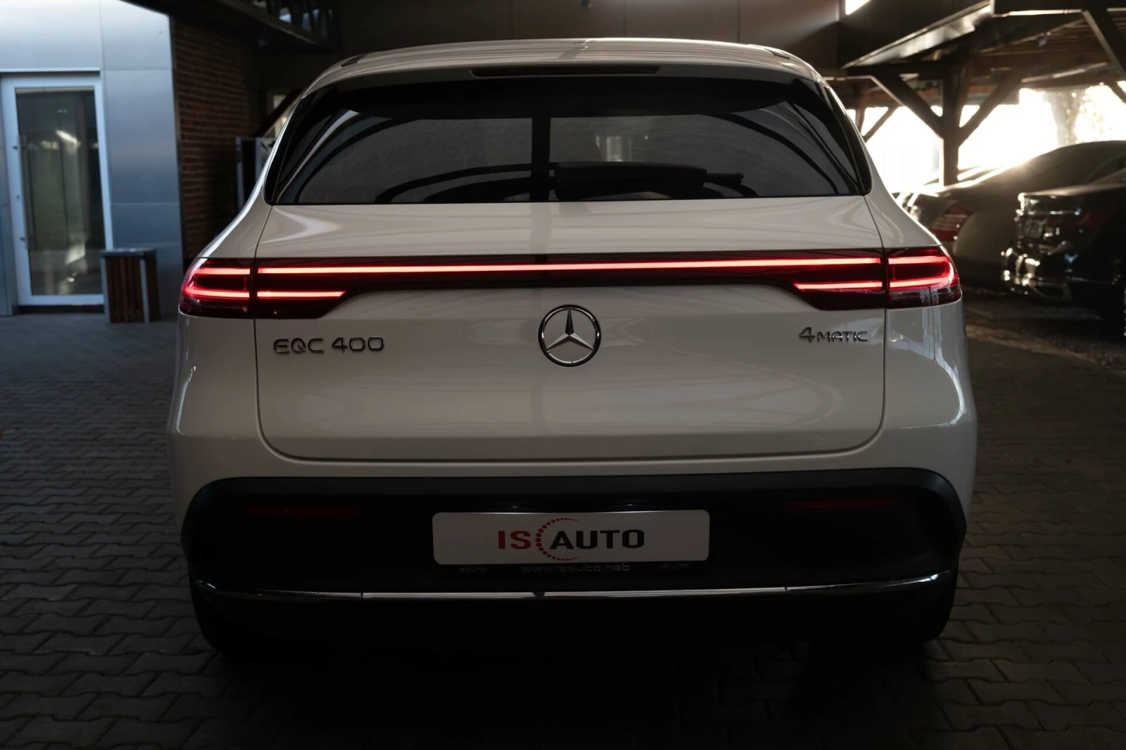 Mercedes-Benz EQC 400/4Matic/HuD/Burmester/AMG/Камера 360/Парфюм/ - изображение 4