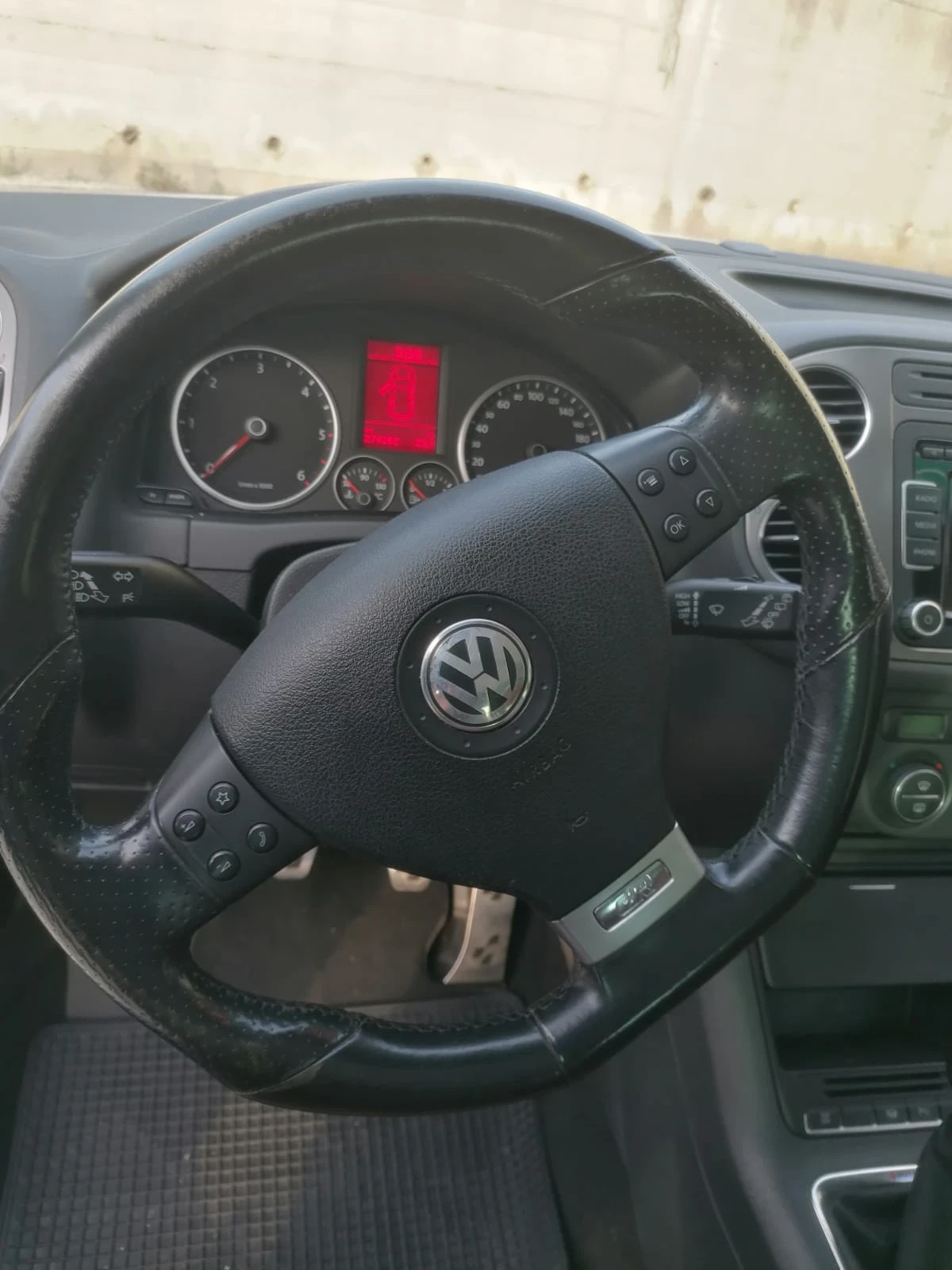 VW Tiguan 2.0TDI 170 �.�. R-LINE | Mobile.bg � ����������� 16