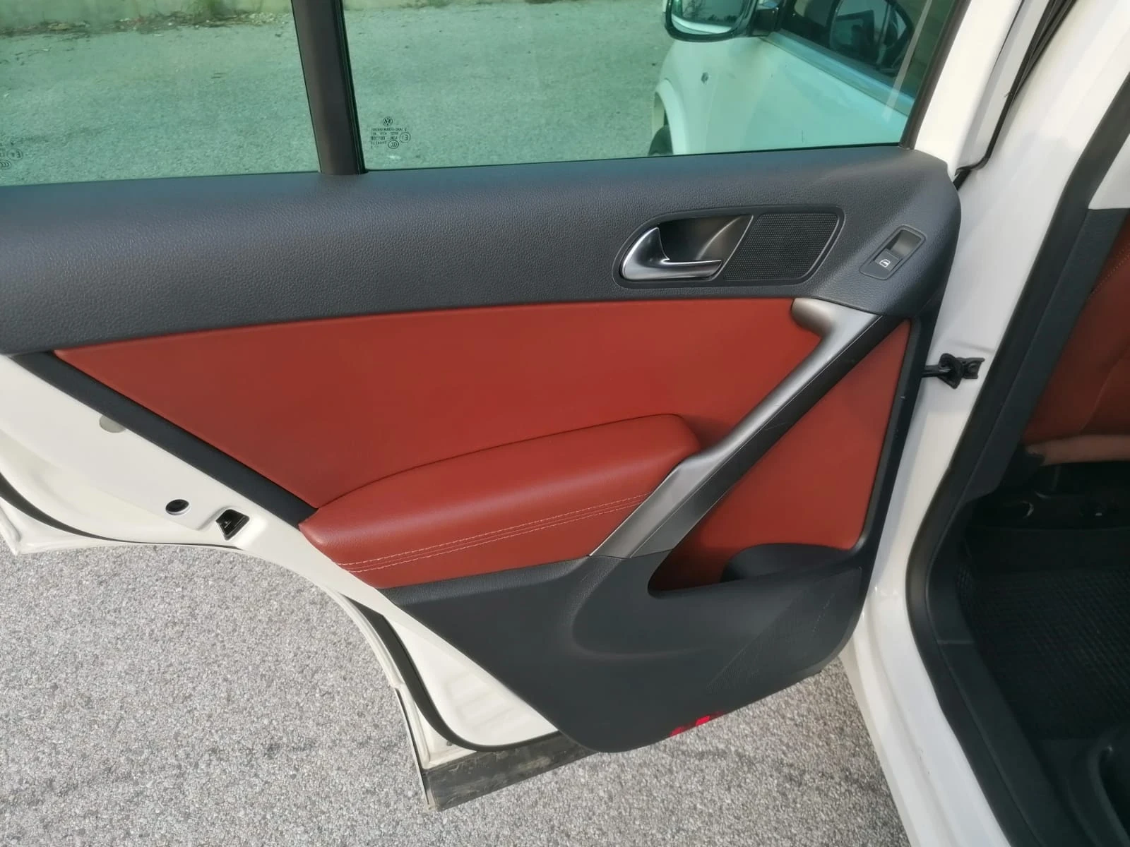 VW Tiguan 2.0TDI 170 �.�. R-LINE | Mobile.bg � ����������� 13