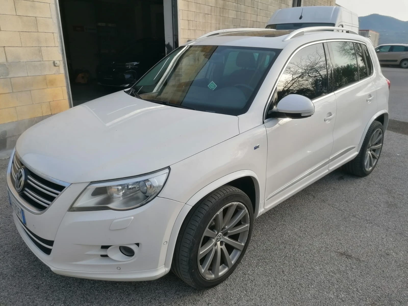 VW Tiguan 2.0TDI 170 к.с. R-LINE - изображение 3