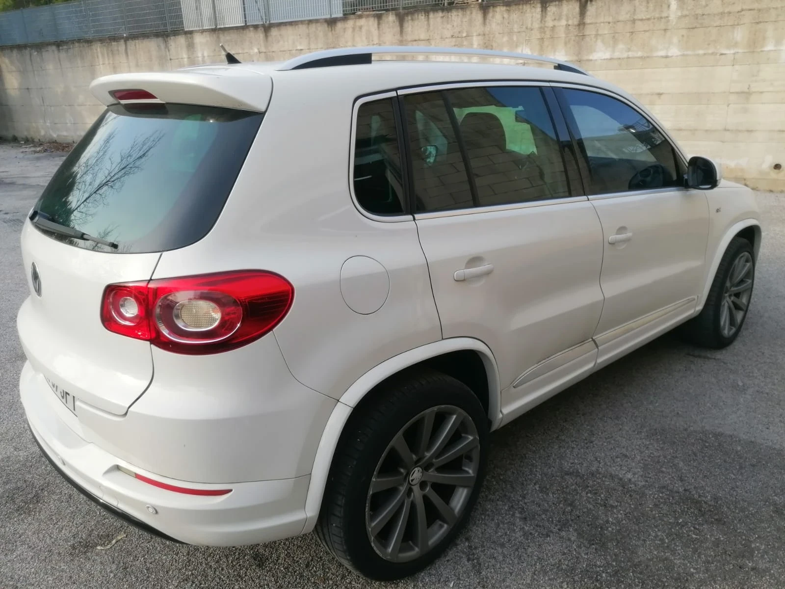 VW Tiguan 2.0TDI 170 к.с. R-LINE - изображение 4