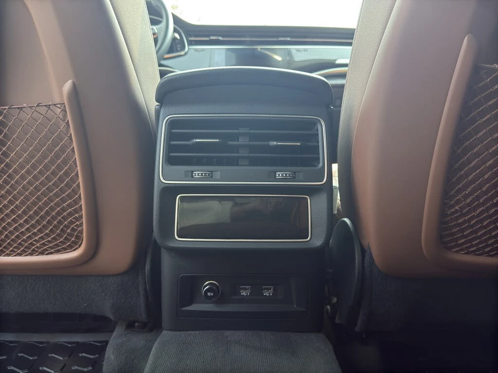 Audi Q8 quattro* Technik* АвтоКредит* (ЦЕНА ДО БГ), снимка 10 - Автомобили и джипове - 54305189