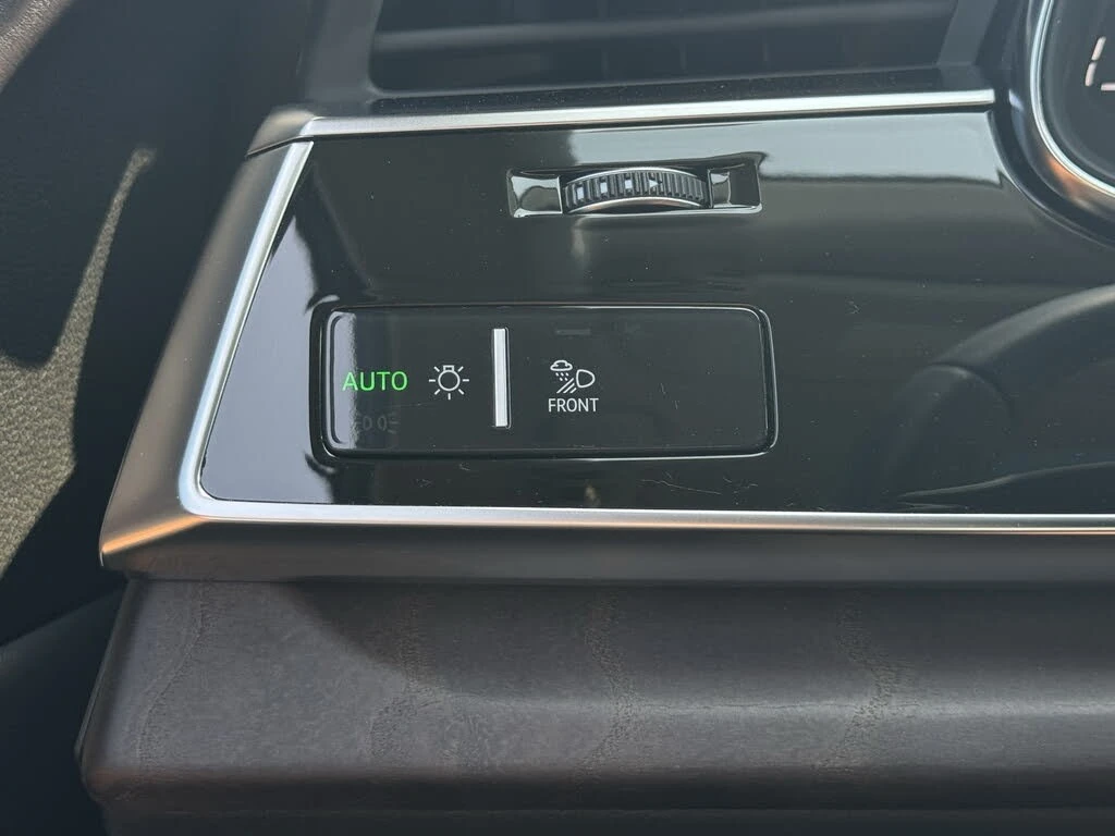 Audi Q8 quattro* Technik* АвтоКредит* (ЦЕНА ДО БГ), снимка 15 - Автомобили и джипове - 54305189