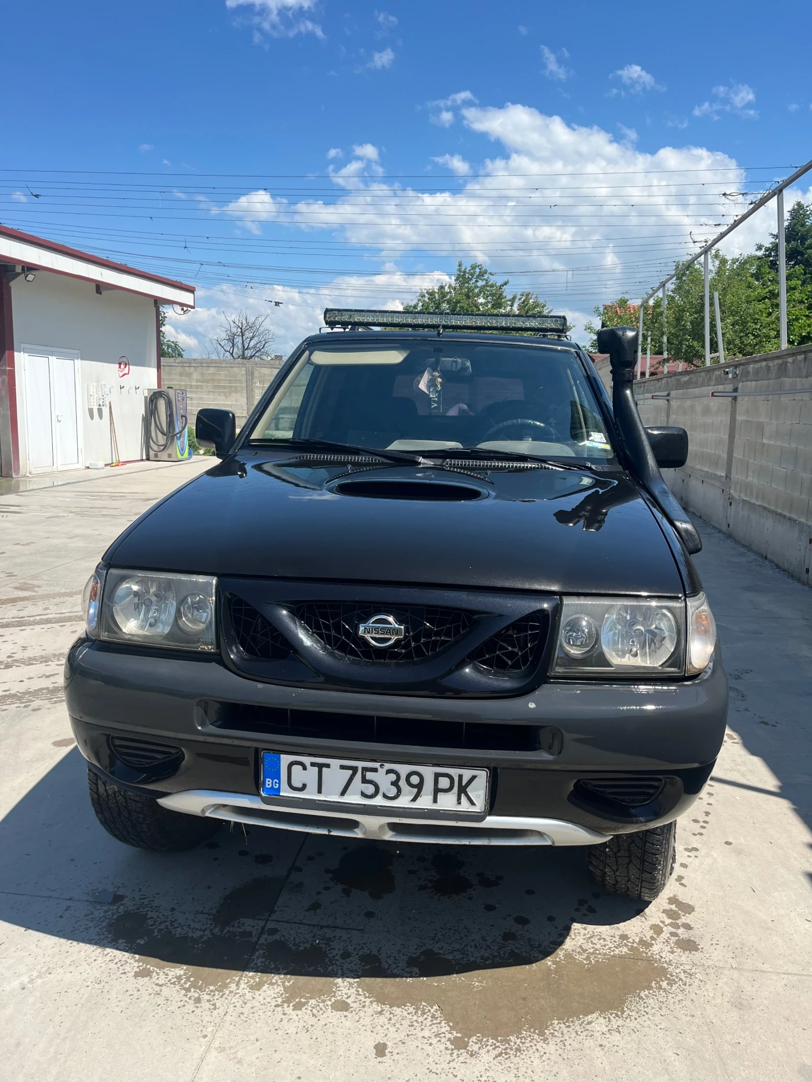 Nissan Terrano 2.7TDI, снимка 2 - Автомобили и джипове - 54666425