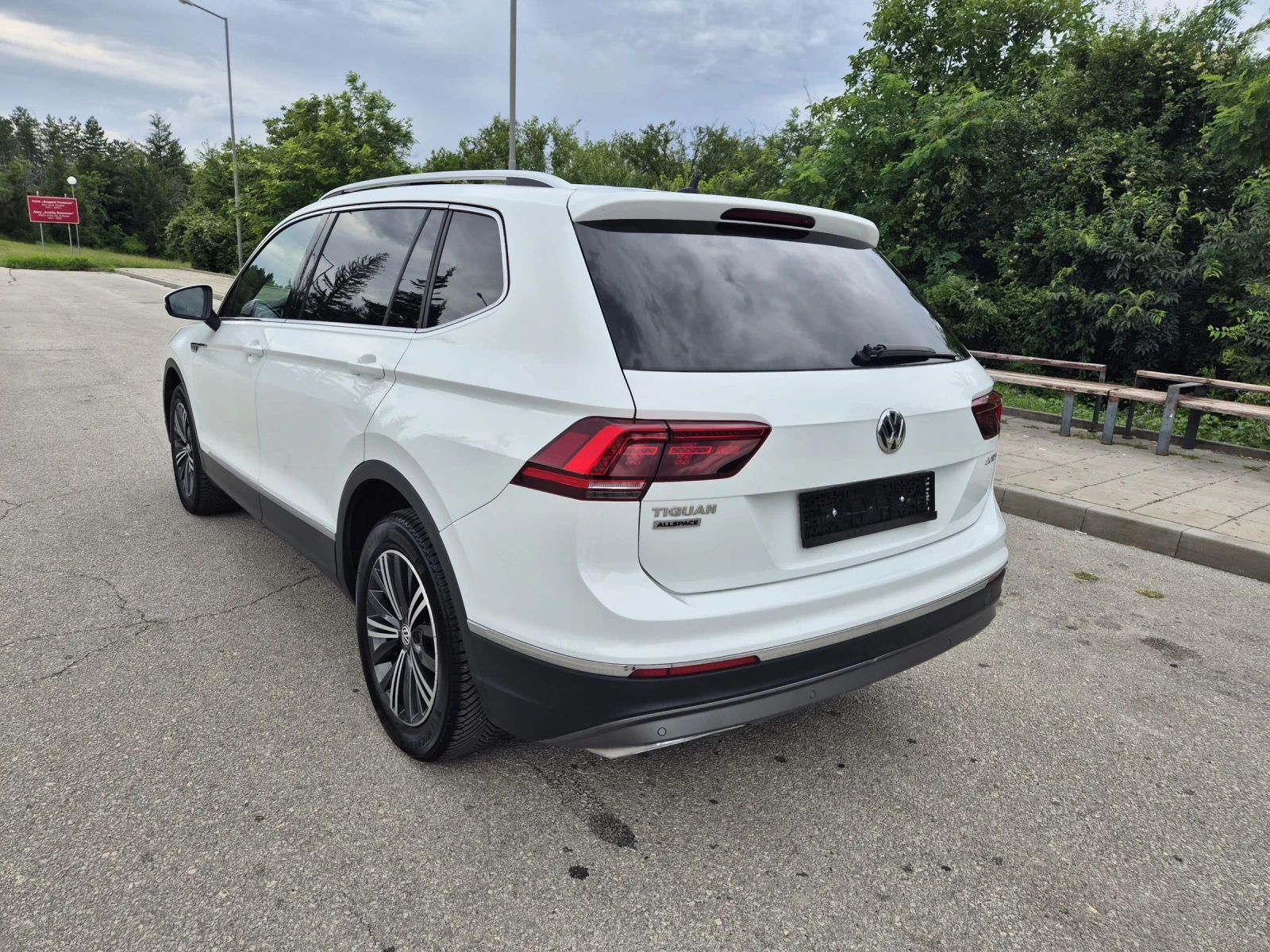 VW Tiguan Allspace 2.0TDI 7 Местен Digital Matrix Панорама , снимка 3 - Автомобили и джипове - 55196303