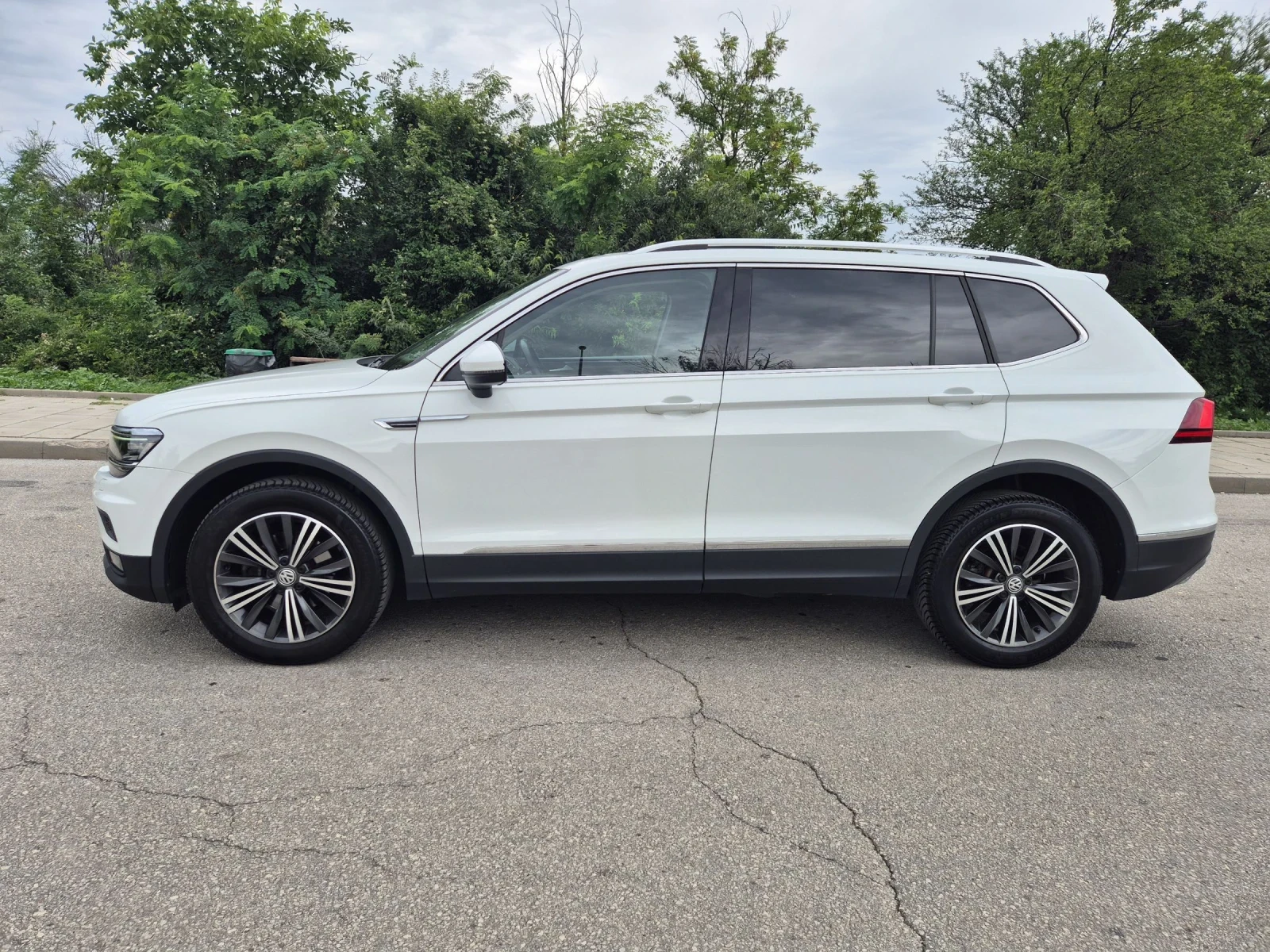 VW Tiguan Allspace 2.0TDI 7 Местен Digital Matrix Панорама , снимка 8 - Автомобили и джипове - 55196303