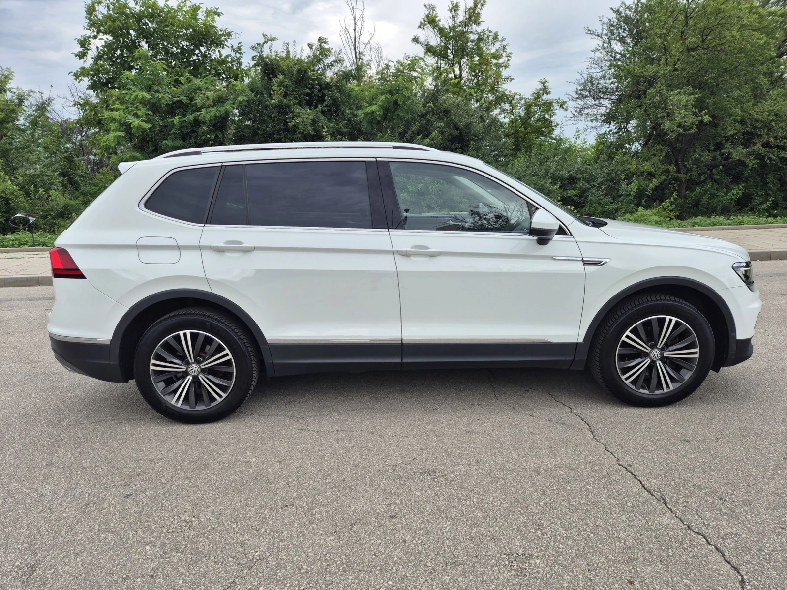 VW Tiguan Allspace 2.0TDI 7 Местен Digital Matrix Панорама , снимка 7 - Автомобили и джипове - 55196303