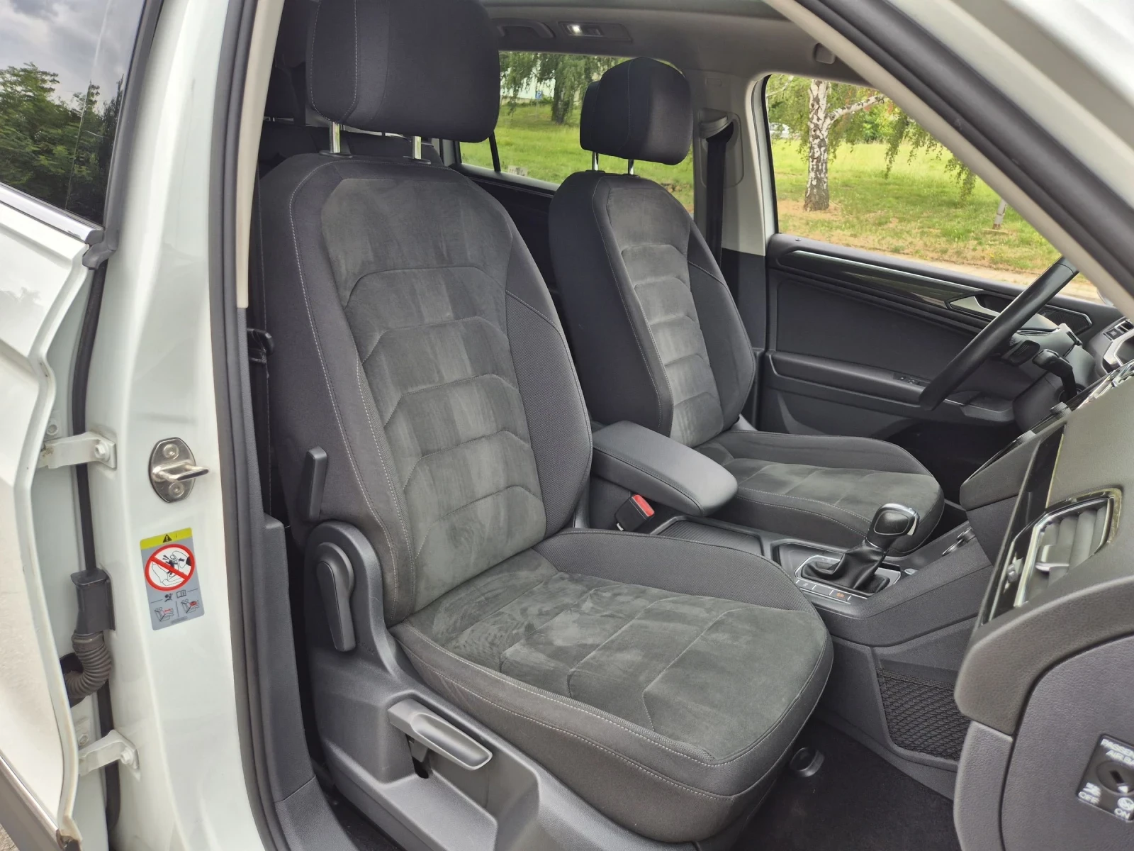 VW Tiguan Allspace 2.0TDI 7 Местен Digital Matrix Панорама , снимка 11 - Автомобили и джипове - 55196303