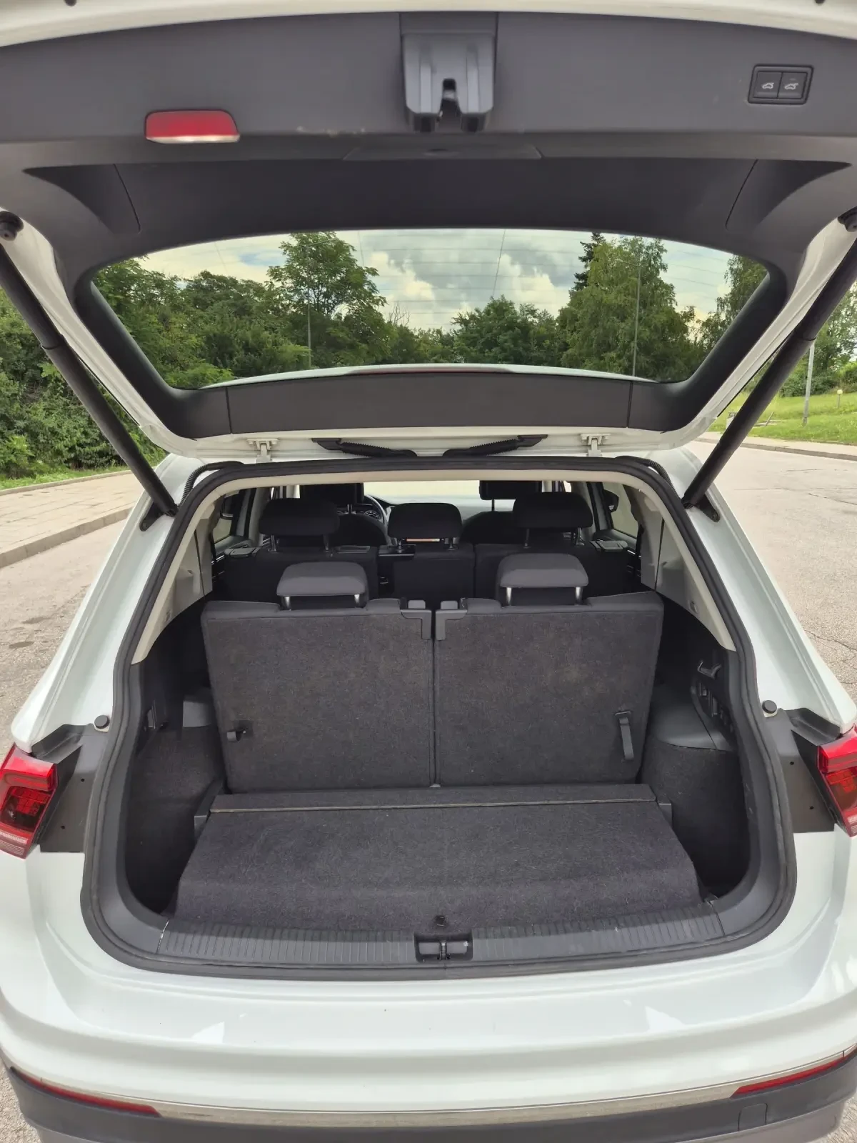 VW Tiguan Allspace 2.0TDI 7 Местен Digital Matrix Панорама , снимка 17 - Автомобили и джипове - 55196303